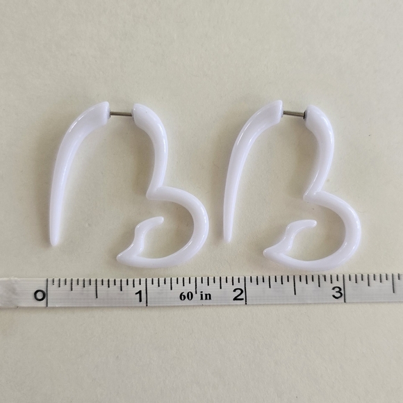 🤍 White Heart Faux Gauge Earrings - Picture 11 of 11